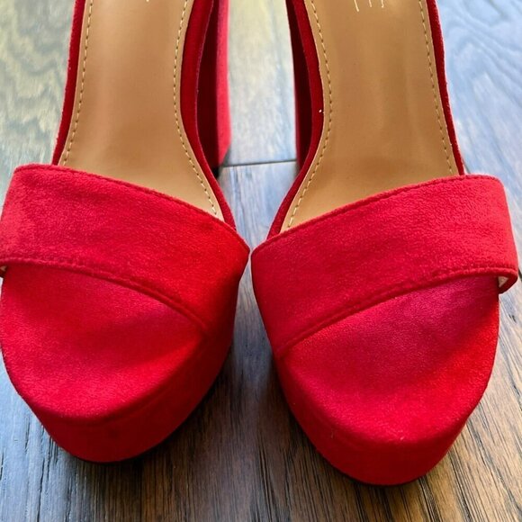 ILLUDE Darling Faux Suede Platform Heels Red Sz 6 NIB - Picture 3 of 9